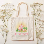 Girls Whimsical Rosa Princess Castle Kids Tygkasse<br><div class="desc">De här söta och vismliga flickorna i väskan har ett rosa-förtrollat slott med prins och prinsessa,  och utrymme att lägga till namn i elegant typografi. Perfekten är gigantisk och magisk design för alla barn eller fantasi-älskande vuxarna!</div>