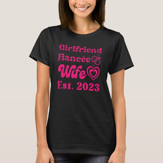 Girlvän Fiance Wife Est 2023, Bröllop Cou T Shirt (Framsida)