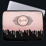 Girly Black Ro Guld Glitter driver Monogram Laptop Fodral<br><div class="desc">En gigantisk svart och ro guld glitter droppar laptop sleeve med ett monogram för rulla i elegant. Anpassa den för dig själv eller för en gåva! Designad av Blackberry Boulevard.</div>