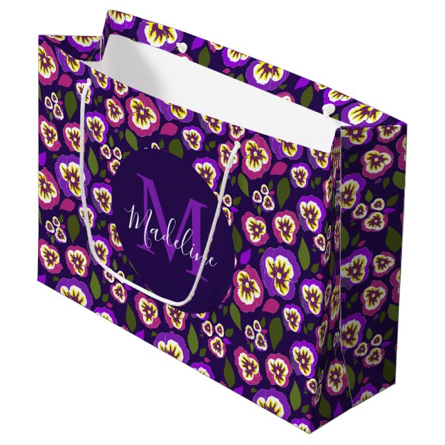 Girly Blommigt Pansies Mönster Lila Monogram (Framsidan Vinklad)