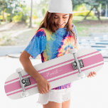 Girly Coola Rosa White Tävla Rand Monogrammad Mini Skateboard Bräda 18,5 Cm<br><div class="desc">Skapa din egen anpassningsbar, personlig, klassiskt rosa och rand för vit tävla, coola, snyggt, typpografi för klassad elegant, bästa kvalitet för hårddisk med hård sten och konkurrensformad skateboard. Om du vill anpassa skriver du bara in ditt namn / monogram / initialer. När du lägger till/utformar kan du se en förhandsvisning...</div>