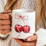 Girly Coquette Cherry Kaffemugg<br><div class="desc">Vi presenterar vår charmerande "Du är Cherry on Top,  Baby" mugg,  för att få en aning söthet till din morgonrutin. Perfekt presentable-objekt som kombinerar en typografi av roligten med en söt coquette-körsbärsillustration.</div>