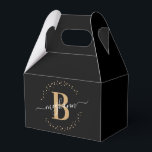 Girly Elegant Black Guld Namn Monogrammed skript Presentaskar<br><div class="desc">Girly, trendig, modern, elegant, svart och guld monogram för den första personligen av skriptspråk för anpassningsbar i namn monogrammed monogrammerad favoritbox. Med ett inledande mongram och ett giftigt namn-skript i ett handskrivet calligraphy-tecken byts svan-typsnitt ut och den prickade cirkeln ram runt ditt namn. Underbar för födelsedag, möhippa, bröllop, söt 16...</div>