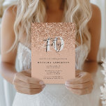 Girly glitter gnistra 40-årsdagen<br><div class="desc">40:e rosa peach gnistra pejlpeffektinbjudan. Modern text,  monokrom design. En del av en samling.</div>