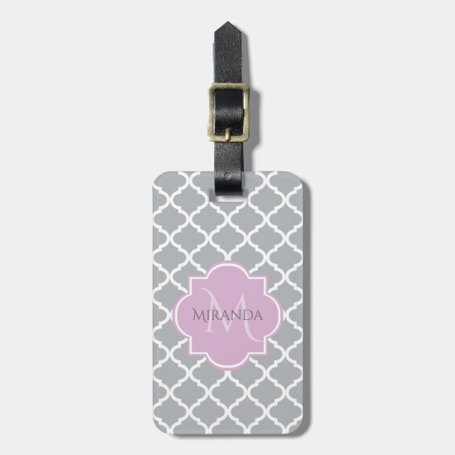 Girly Grått Quatrefoil Lavender Monogram och Namn Bagagebricka (Vertikal Framsida)