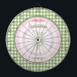 Girly Grönt Gingham Monogram med Namn Darttavla<br><div class="desc">En söt land stil-grönt gingham monogram dartboard med rosa gingham-etikett och ett gigly filigree rosa-band. Anpassa genom att lägga till ditt namn och initialer. Kommer att vädja till snyggten och kvinnlig flicka.</div>