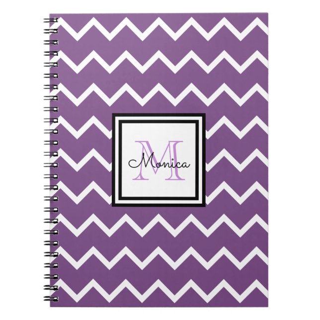Girly Lila Namn Monogram Chevron Anteckningsbok (Framsidan)