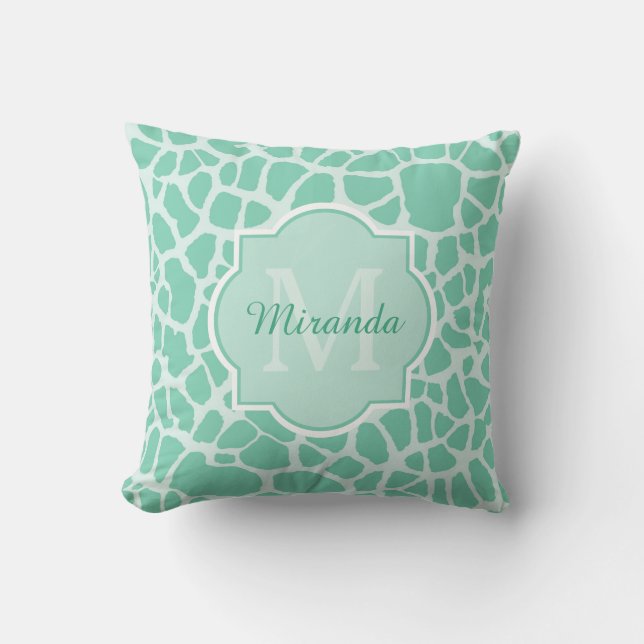 Girly Mint Grönt Giraffe Print Monogram och Namn Kudde (Framsida)