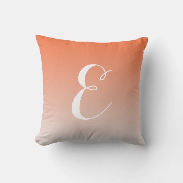 Girly Modern Orange Ombre Anpassningsbar Monogram Kudde (Framsida)