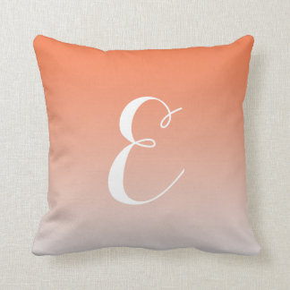 Girly Modern Orange Ombre Anpassningsbar Monogram Kudde