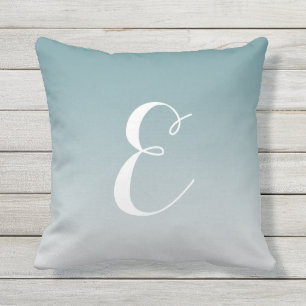 Girly Modern Teal Ombre Anpassningsbar Monogram Utomhuskudde