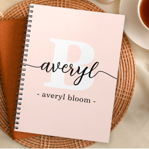 Girly Monogram Calligraphy Initial Namn Rosa Anteckningsbok