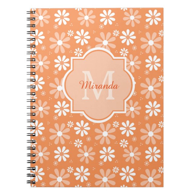 Girly Monogram Cute Orange Daisy Flowers och Namn Anteckningsbok (Framsidan)