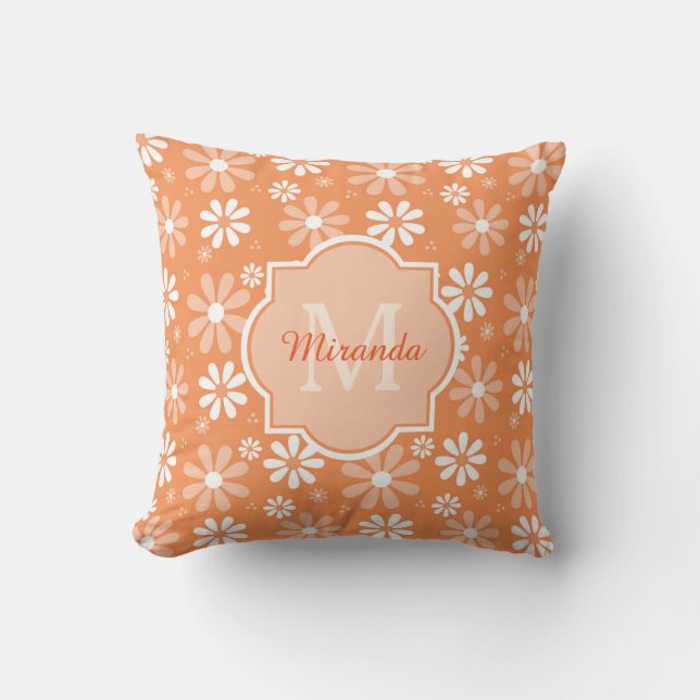 Girly Monogram Cute Orange Daisy Flowers och Namn Kudde (Framsida)