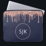 Girly Navy Blue Ro Guld Glitter Drives Monogram<br><div class="desc">Girly  Rosa - Ro Guld och marinblå Faux Glitter Drips och Gnistra Elegant Monogrammed Initialer Fodral. Fodral kan anpassas så att det omfattar ditt första och första namn.</div>