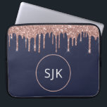 Girly Navy Blue Ro Guld Glitter Drives Monogram Laptop Fodral<br><div class="desc">Girly  Rosa - Ro Guld och marinblå Faux Glitter Drips och Gnistra Elegant Monogrammed Initialer Fodral. Fodral kan anpassas så att det omfattar ditt första och första namn.</div>