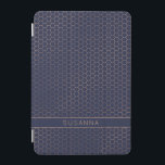 Girly Navy och Ro Gold Foil Hexagon Geometric iPad Mini Skydd<br><div class="desc">Geometriskt täcke för guldgolv i Ro med mörk blått elegant och plats för ditt namn eller annan anpassningsbar. Enkel att anpassa med text, typsnitt och färg. Skapat av Zazzle pro designer BK Thompson © exklusivt för Cedar och String. Kontakta oss om du behöver hjälp, har frågor eller vill fråga om...</div>