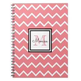 Girly Pastel Red Namn Monogram Chevron Anteckningsbok