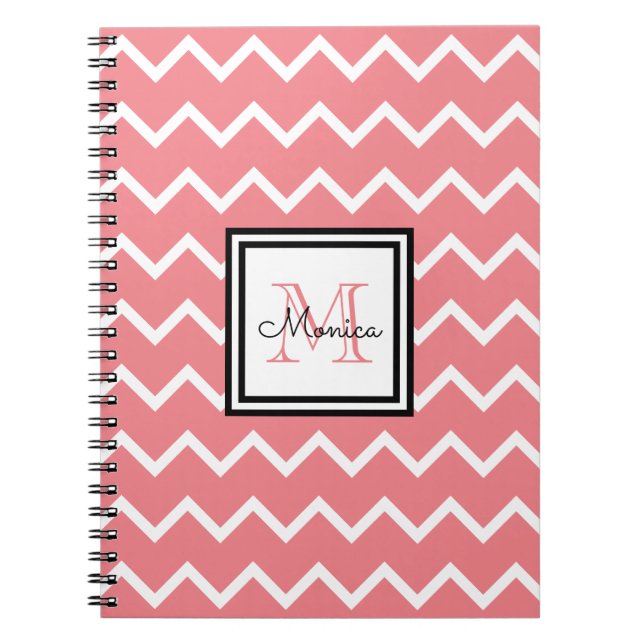 Girly Pastel Red Namn Monogram Chevron Anteckningsbok (Framsidan)