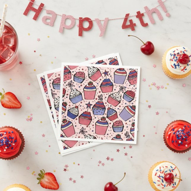 Girly Patriotic Red White och Blue Cupkaka Party Pappersservett (Cute Pink 4th of July Party Napkins. Girly Patriotic Stars and Strips Fourth of July Cupcake Pattern)