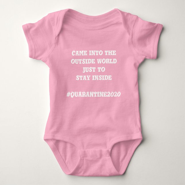 Girly Quarantine 2020 Funny Quote Rosa T Shirt (Framsida)