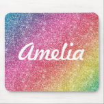 Girly Rainbow Glitter Monogram Namn Mouse Pad Musmatta<br><div class="desc">Lägg till en stänk av färg i musknappen med glitter-regnbåge med retrotypsnitt. Anpassa med namn,  monogram,  inledande text eller text. Du kan ändra färg och teckensnittet stil genom att anpassa det ytterligare. Konstruktionsdetaljerna för glitter simuleras i teckningen. Ingen faktisk glitter kommer att användas för att skapar denna produkt.</div>