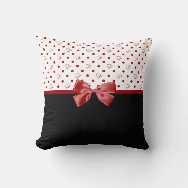 Girly Red and Black Polka Hearts Bow med Namn Kudde (Framsida)