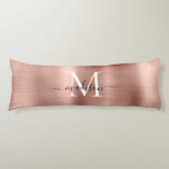 Girly Ro Guld Brushed Metall Monogram-skript Namn Kroppskudde<br><div class="desc">Brly Ro Guld Brushed Metall Monogram-skript Namn Body Pillow</div>