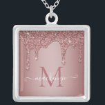 Girly Ro Guld Gnistra Glitter driver Monogram Silverpläterat Halsband<br><div class="desc">Girly Ro Gnistra Glitter driver Monogram Necklace med mode faux  rosa/ro Guld guld droppar i glitter på chicens bakgrund med anpassningsbarnas monogram och namn. Kontakta oss på cedarandstring@gmail.com om du behöver hjälp med designen eller matchande produkter.</div>