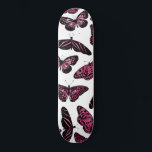 Girly Rosa Black Butterflies Watercolor Mönster Mini Skateboard Bräda 18,5 Cm<br><div class="desc">I den här artikeln och i den moderna designen visas svarta, handritade, illustrerade fjärilar fyllda med handmålad rosa av bär med vattenfärg ovanpå en vit bakgrund. Den är söt, söt, konstnärlig, giftig och originell. Stilisera med den här handmålade och handritade designen som utfördes av konstnären La Femme, Rachel Matheney. ***VIKTIG...</div>