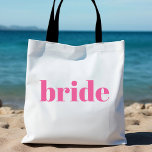 Girly Rosa Minimalist Personlig Bride Tote Tygkasse<br><div class="desc">Roligt, flirt rosa med enkelt lodrät blockering för att anpassa sig till bruden på bachelorette-partiet. Koordinerar med Rosa "Bride Tribe"-väskor i min samling. Söt är bara för din favoritbrud! "Bride" på framsidan och personliggör baksidan med namn. Säg mig om du vill att något annat än det du ser här-lycklig ska...</div>