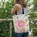 Girly rosa monogrammad blommigt tygkasse<br><div class="desc">Romantisk chic feminin till säcken med vår vattenfärgad blek  rosa,  koral,  gult,  blått och grönt handmålade blommor och löv. Anpassa det med ditt monogram och namn!                Kan vara en söt anpassningsbar födelsedagspresent till din flickvän/fru/mor/syster.</div>