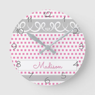 Girly Rosa Polka dots med wirls och Namn Rund Klocka