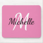 Girly Simple Rosa Monogram Initial   Namn Musmatta<br><div class="desc">Musmatta med låg rosa och vit enkel anpassningsbar första början och första namn</div>
