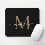 Girly-skript för Modern Black Guld Monogram Elegan Musmatta<br><div class="desc">Modern Black Guld Monogram Elegant Girly Script Mouse Pad</div>