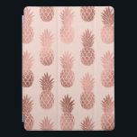 Girly Tropical Ro Guld, sommaranas Mönster iPad Pro Skydd<br><div class="desc">Detta moderna, enkla och söta mönster är designat av faux tryckt ro guld-folie med tropiska sommarananas ovanpå en baksida av rosa. Denna utformning har konstruerats med hjälp av en illustration i stil och är perfekt för chic och elegant kvinna. Det är roligt, men feminin och sött. Tryckning av livsmedelsfrukter är...</div>