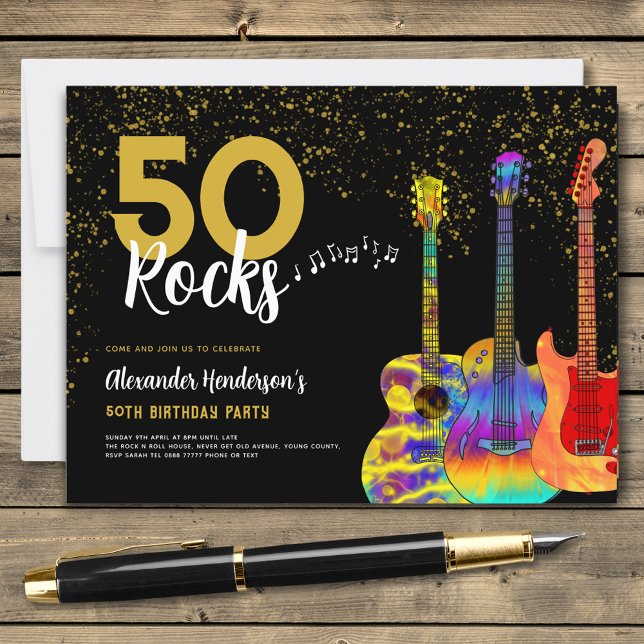Gitarrens 50-års födelsedagsfest inbjudan vykort (Psychedelic guitars black and gold 50th birthday party budget invitation postcard 50 rocks)