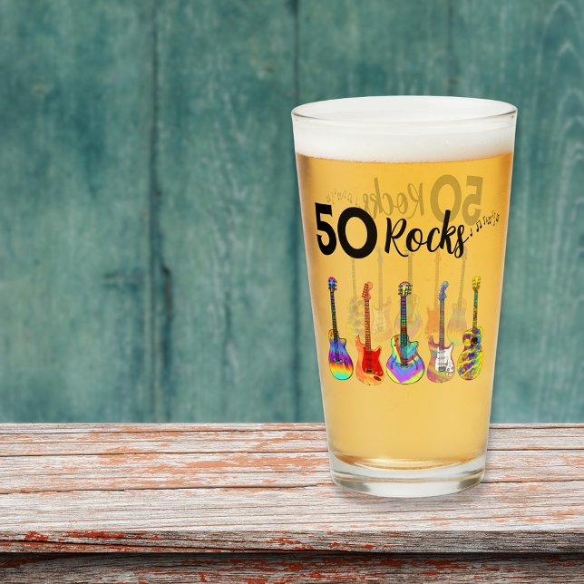 Gitarrens 50-årsdag 50 Rock and Roll Glaskopp (Rock and roll 50th birthday beer glass 50 rocks cool funky psychedelic guitars for him)