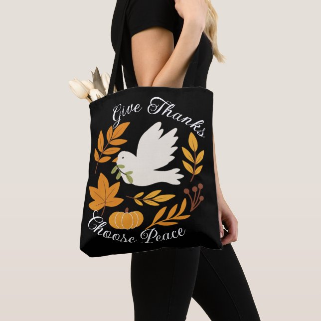 'Give Thanks, Choose Peace' Shoulder Tote Tygkasse (Närbild)