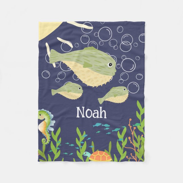 Gjutspetsfisk i ett djupblått hav. fleecefilt (Framsidan)