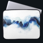 Glace Break Laptop Fodral<br><div class="desc">Glasbrytning III av Grace Popp. Tjock,  pulserande blå linje som görs i djupblå toner mot en begränsad vit bakgrund.</div>