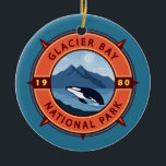 Glacier Bay National Park Orca Retro Compass Julgransprydnad Keramik<br><div class="desc">Glacier Bay Park-vektorteckningsdesign. Parken är ett hemland,  ett levande laboratorium,  en nationalpark,  en utsedd vildmark,  en biosfärreserv och en världsarvsplats.</div>