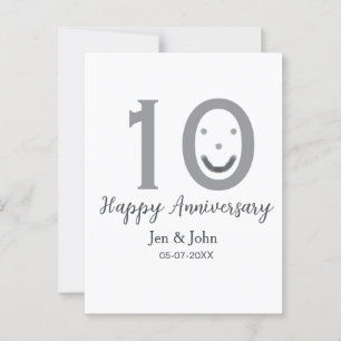 Glad 10-årsjubileum namn datum grå fet emoji vykort