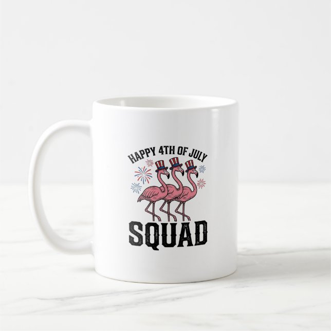 Glad 4:e juli Flamingo Squad Vector Design_1 Kaffemugg (Vänster)