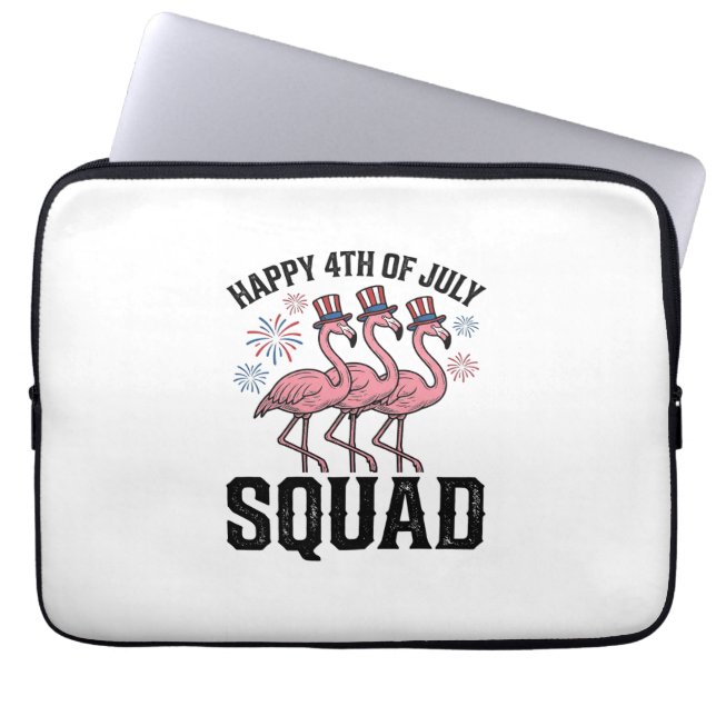 Glad 4:e juli Flamingo Squad Vector Design_1 Laptop Fodral (Framsidan)