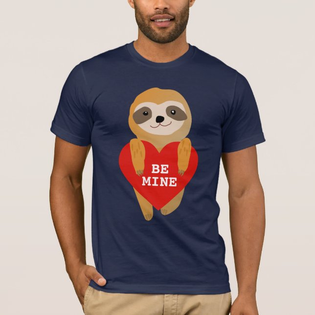 Glad Alla hjärtans dag | Cute Heart Sloth Tee Shirt (Framsida)