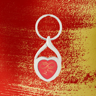 Glad Alla hjärtans dag tillsammans över Guld på Rö Twisted Heart Silverfärgad Nyckelring