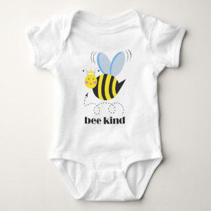 Glad binprinsessa med krona och slogan Var snäll m T Shirt