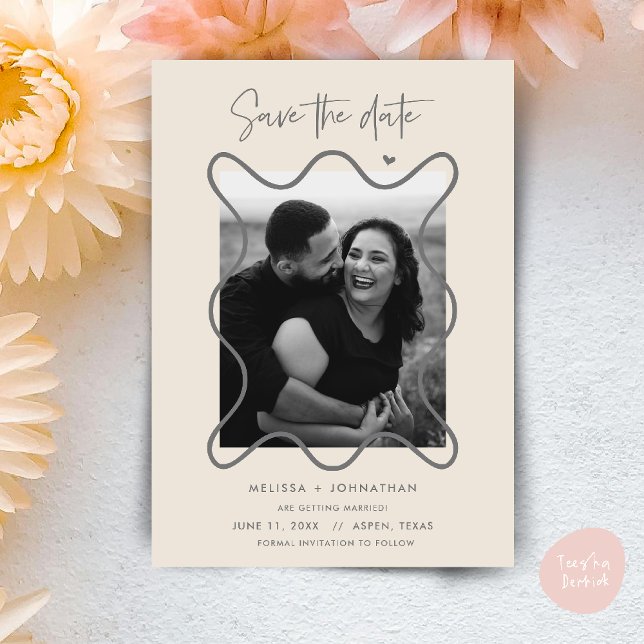 Glad Brudpar Spara datum bröllopsannonsering Spara Datumet (Happy Couple Save the date wedding announcement whimsical in cream grey)