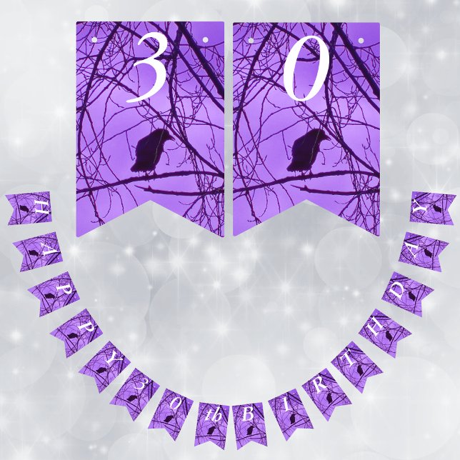 Glad födelsedag, svart bläck i Trees Purple Sky Vimplar (Silhouette of single black crow in spooky barren trees on purple Happy Birthday Party banner flags.)